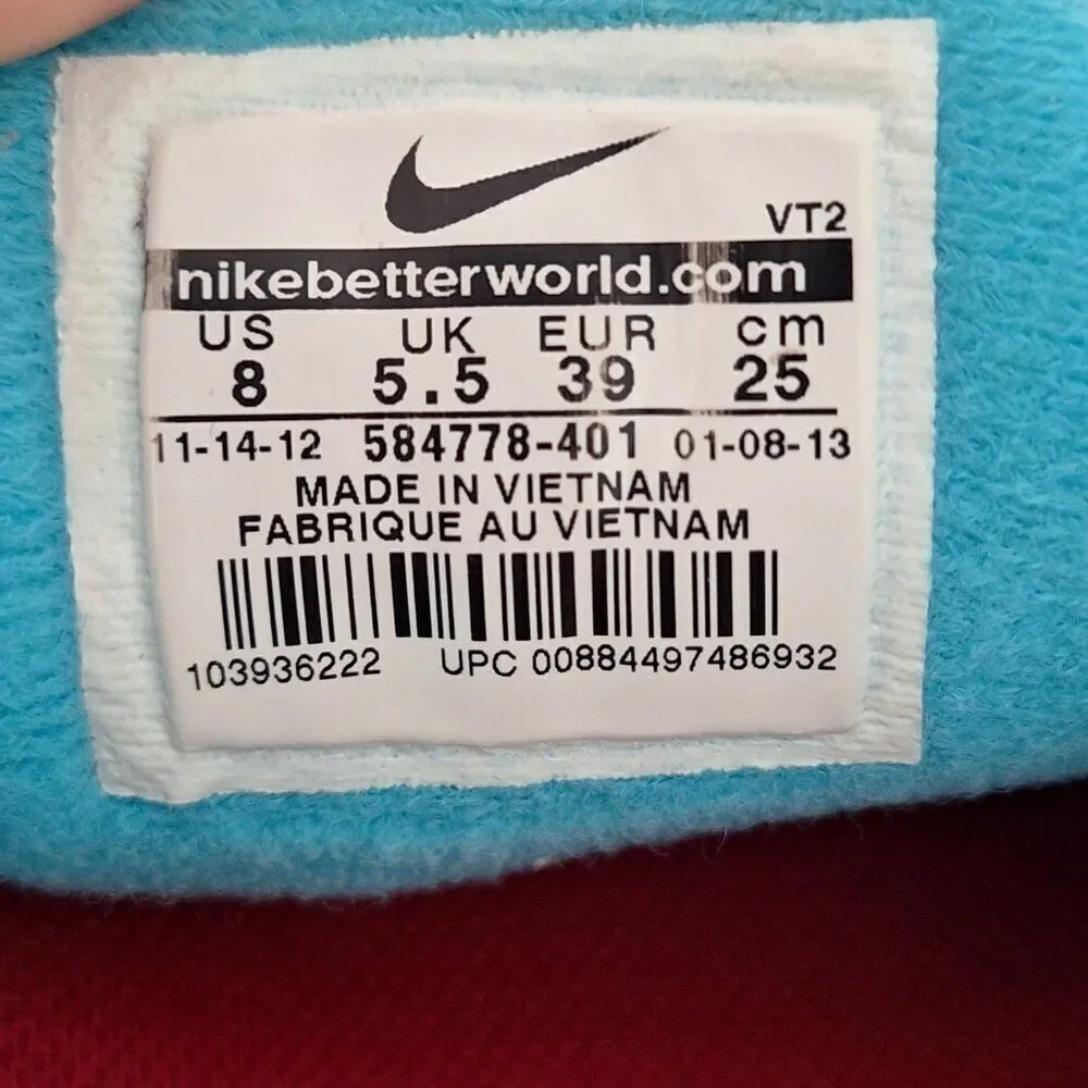 Nike running sneakers 584778-401‎ size 8US